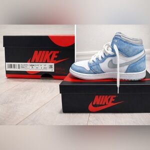 Nike Kids Blue and Gray Sneakers